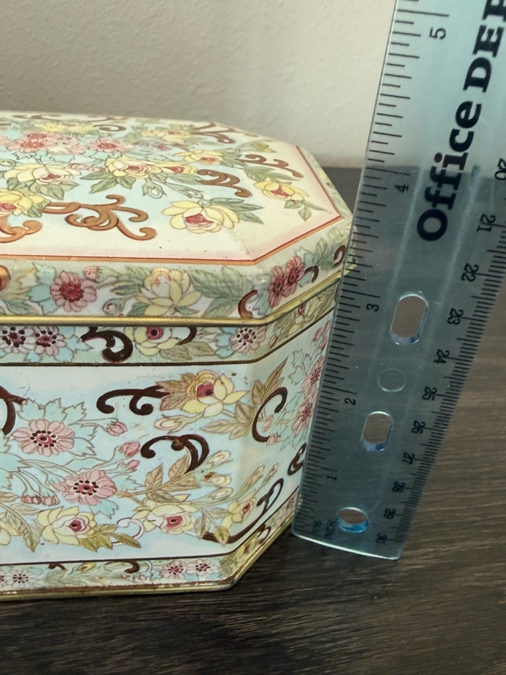 Vintage Floral Meister Tin box with lid made in Brazil - Picture 7 of 9